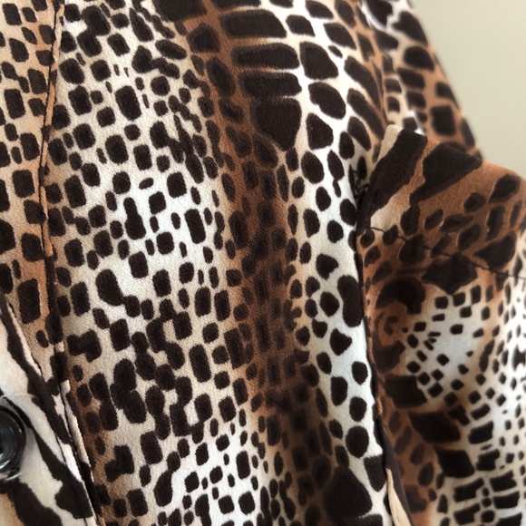Maggie Barnes Plus Size 1X animal Print  Blouse - Picture 7 of 7